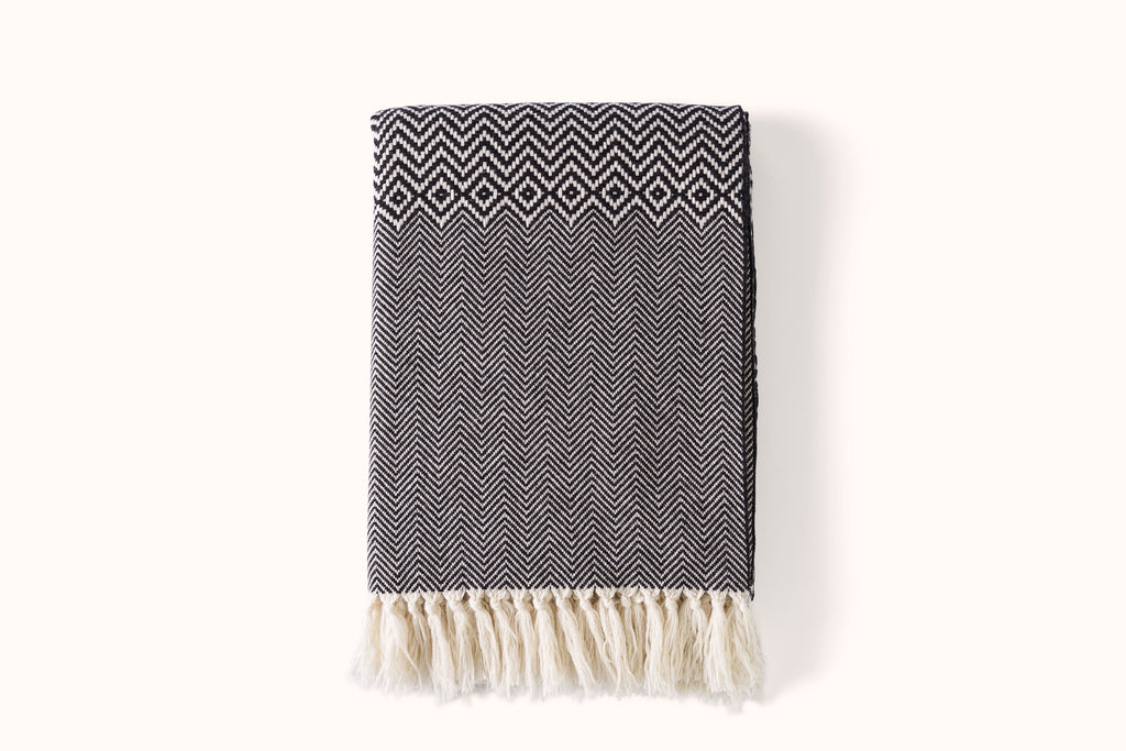 ALONPI BLACK AND ECRU GEOMETRIC PATTERN CASHMERE THROW