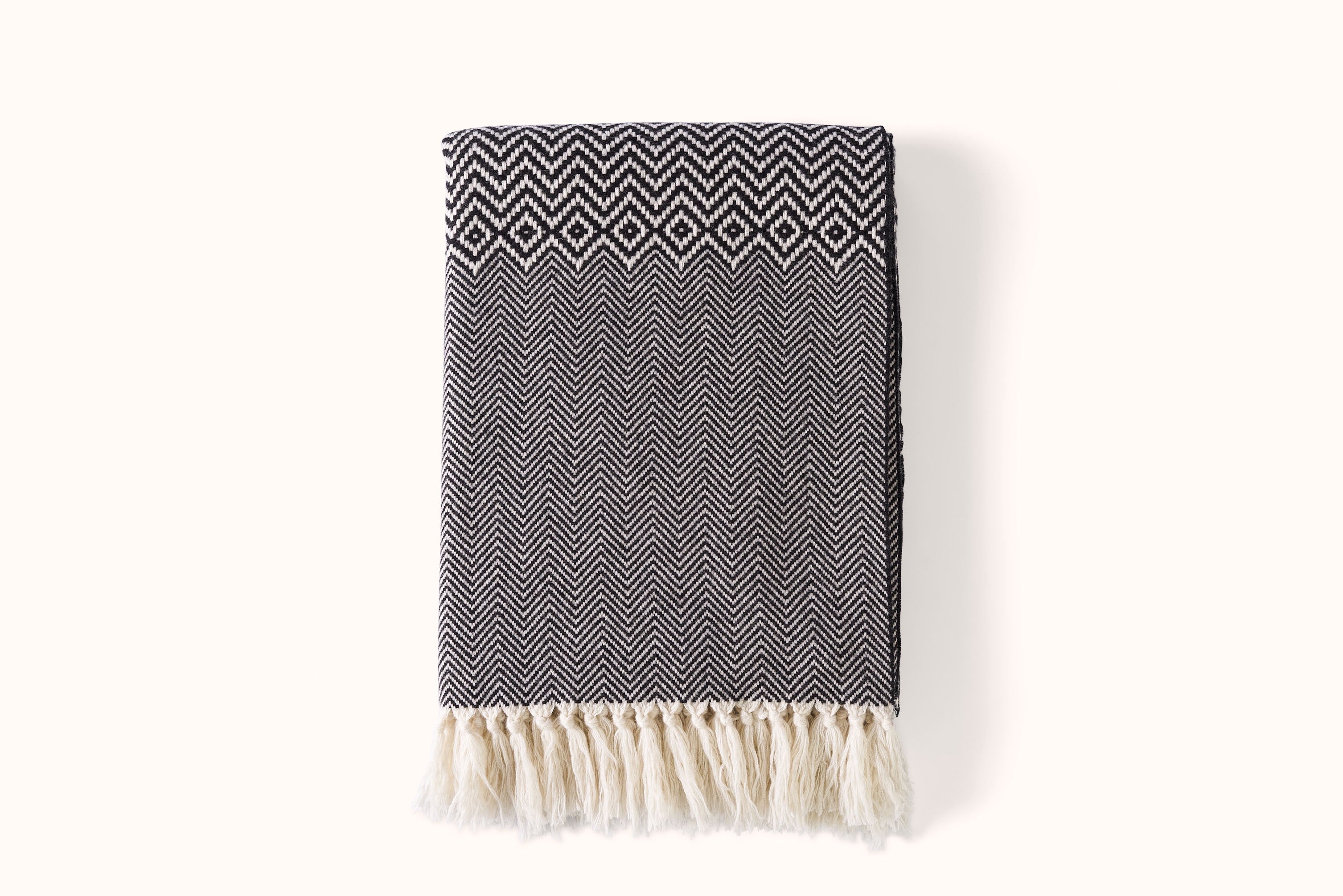 ALONPI BLACK AND ECRU GEOMETRIC PATTERN CASHMERE THROW