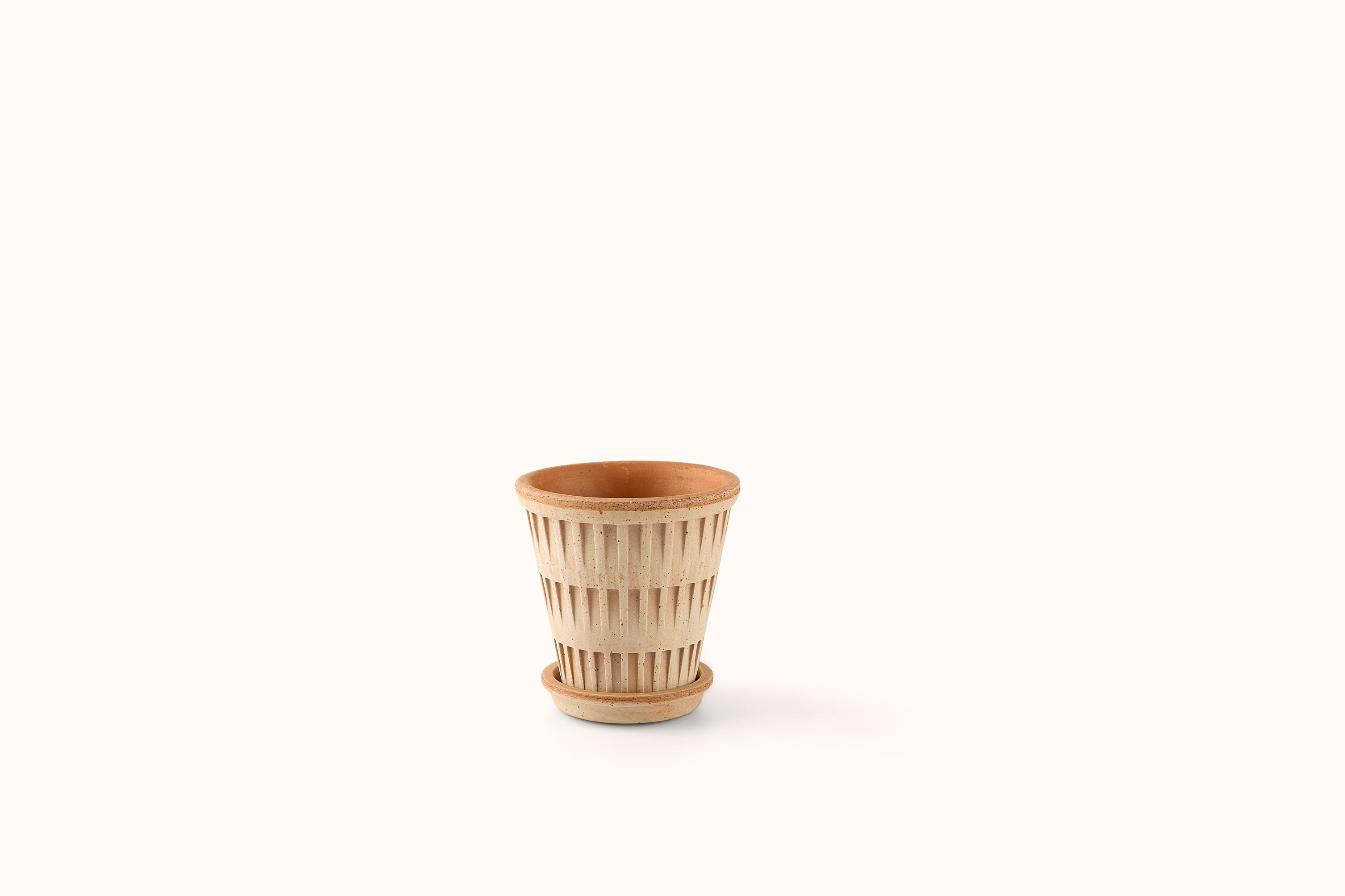 BERGS POTTER ROSA PANTHEON TERRACOTTA POT AND SAUCER