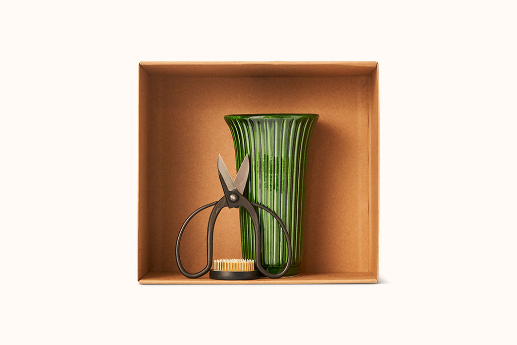 BERGS POTTER EMERALD GLAZED DAISY VASE