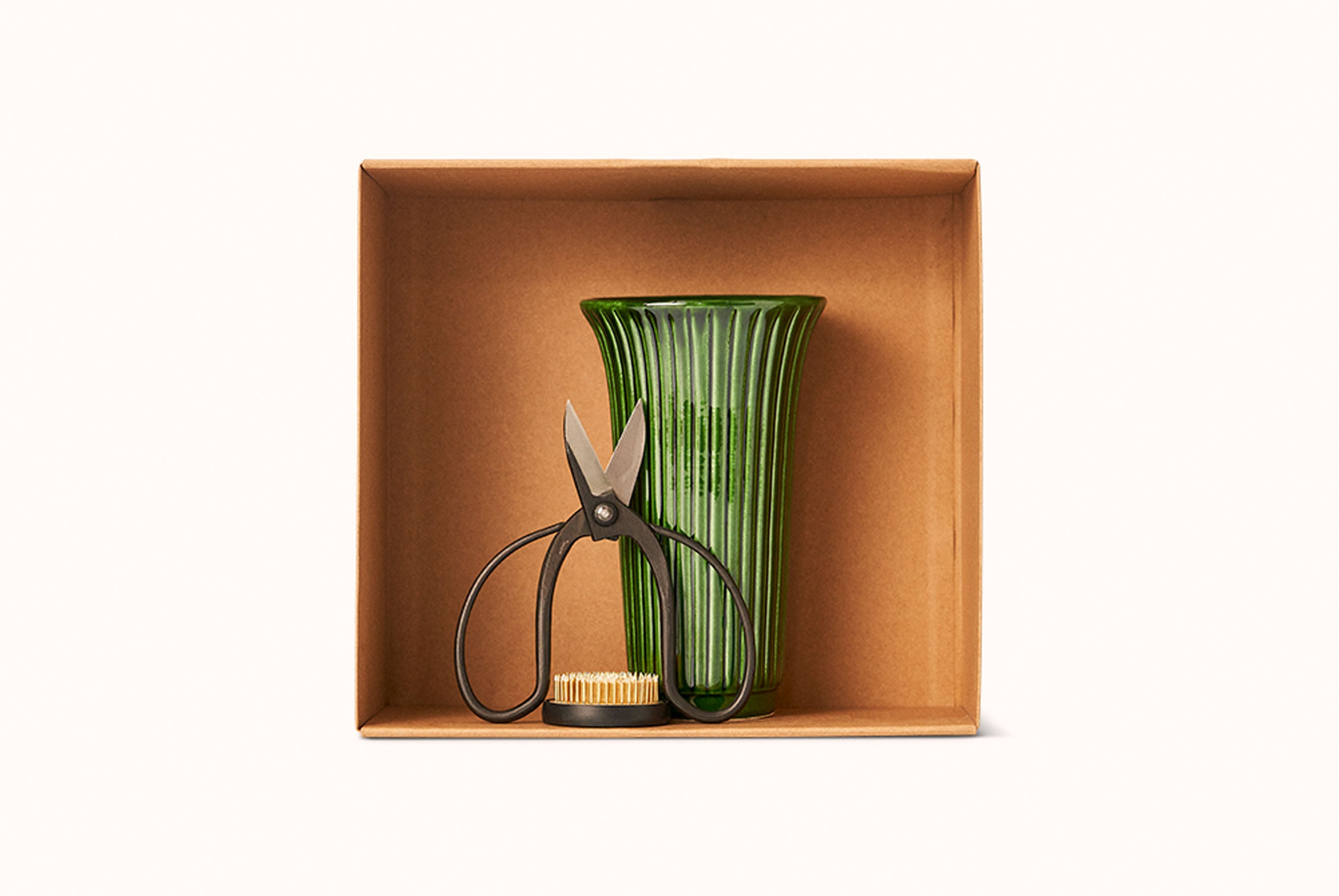 BERGS POTTER EMERALD GLAZED DAISY VASE