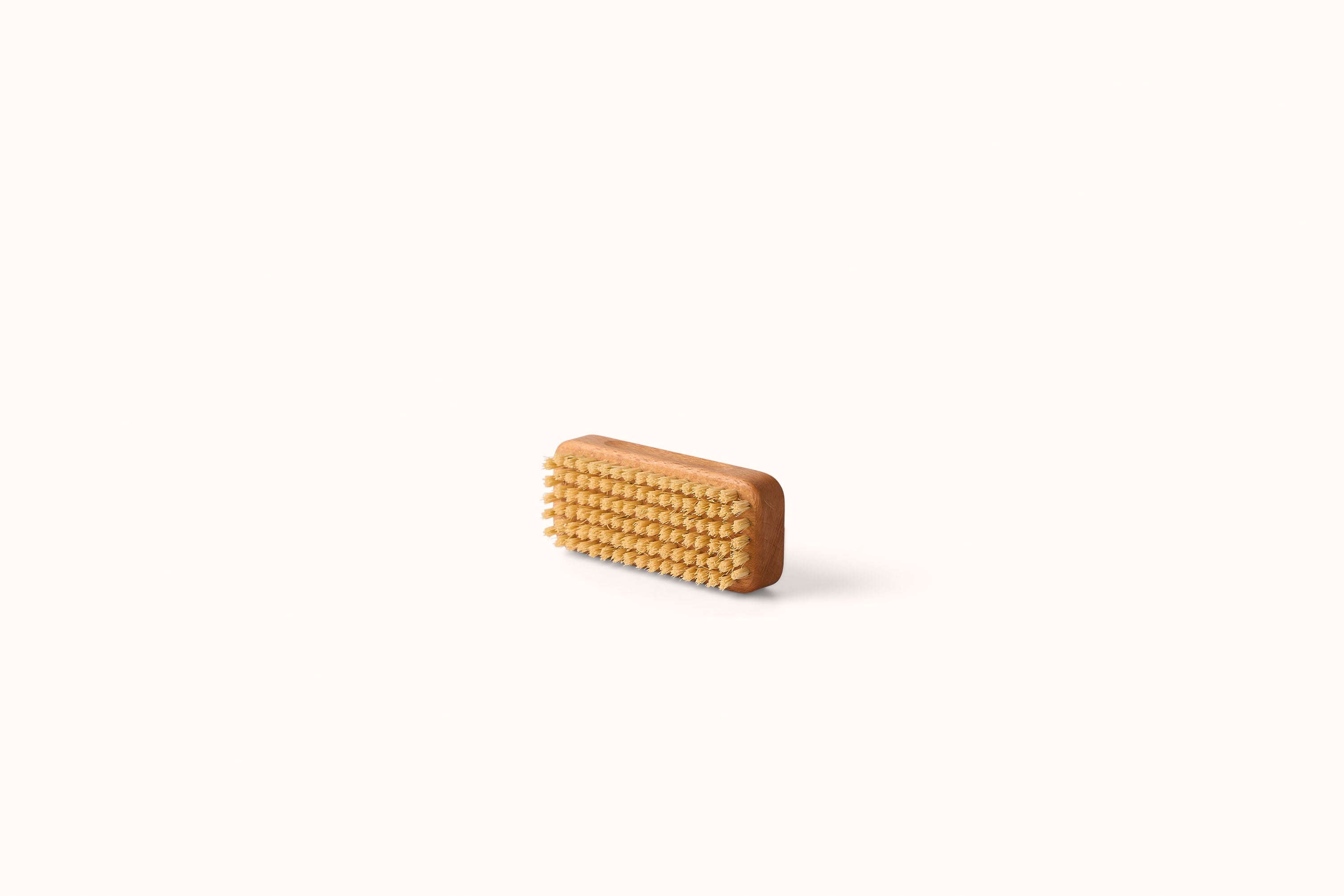 EARTH & NEST GARDENER'S NAIL BRUSH