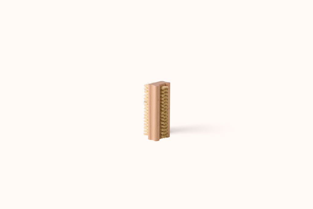 EARTH & NEST  NAIL BRUSH