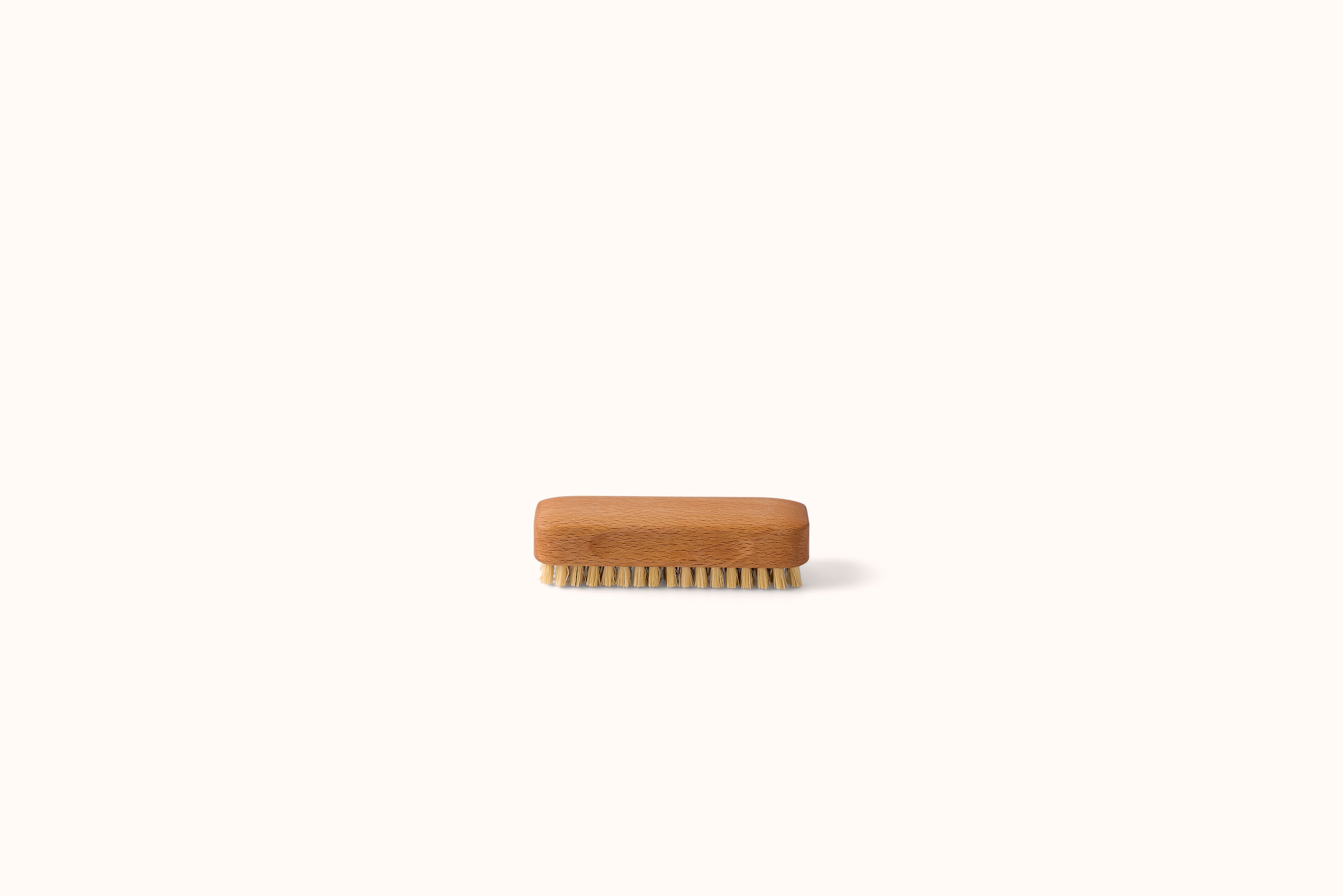 EARTH & NEST GARDENER'S NAIL BRUSH