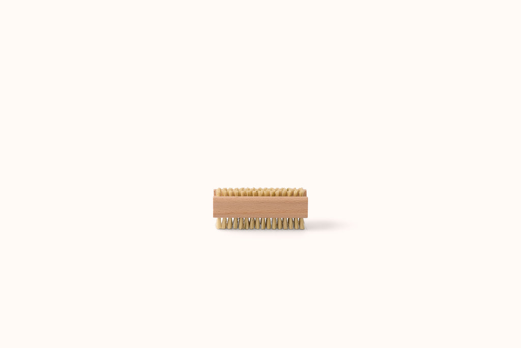 EARTH & NEST  NAIL BRUSH