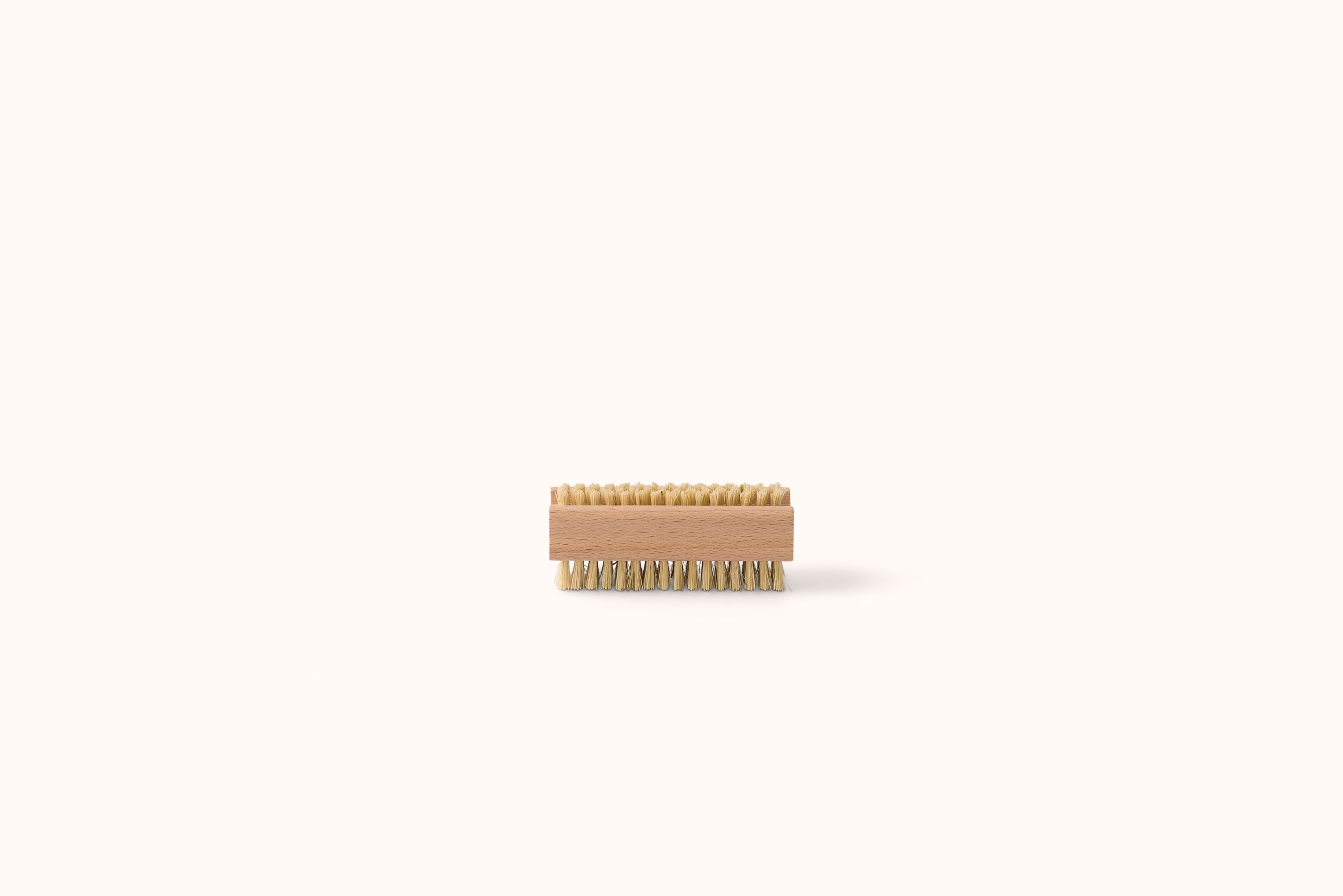 EARTH & NEST  NAIL BRUSH