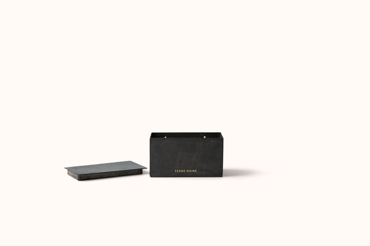 MAD ET LEN TERRE NOIR HORIZONTAL RECTANGLE BLOCK CANDLE