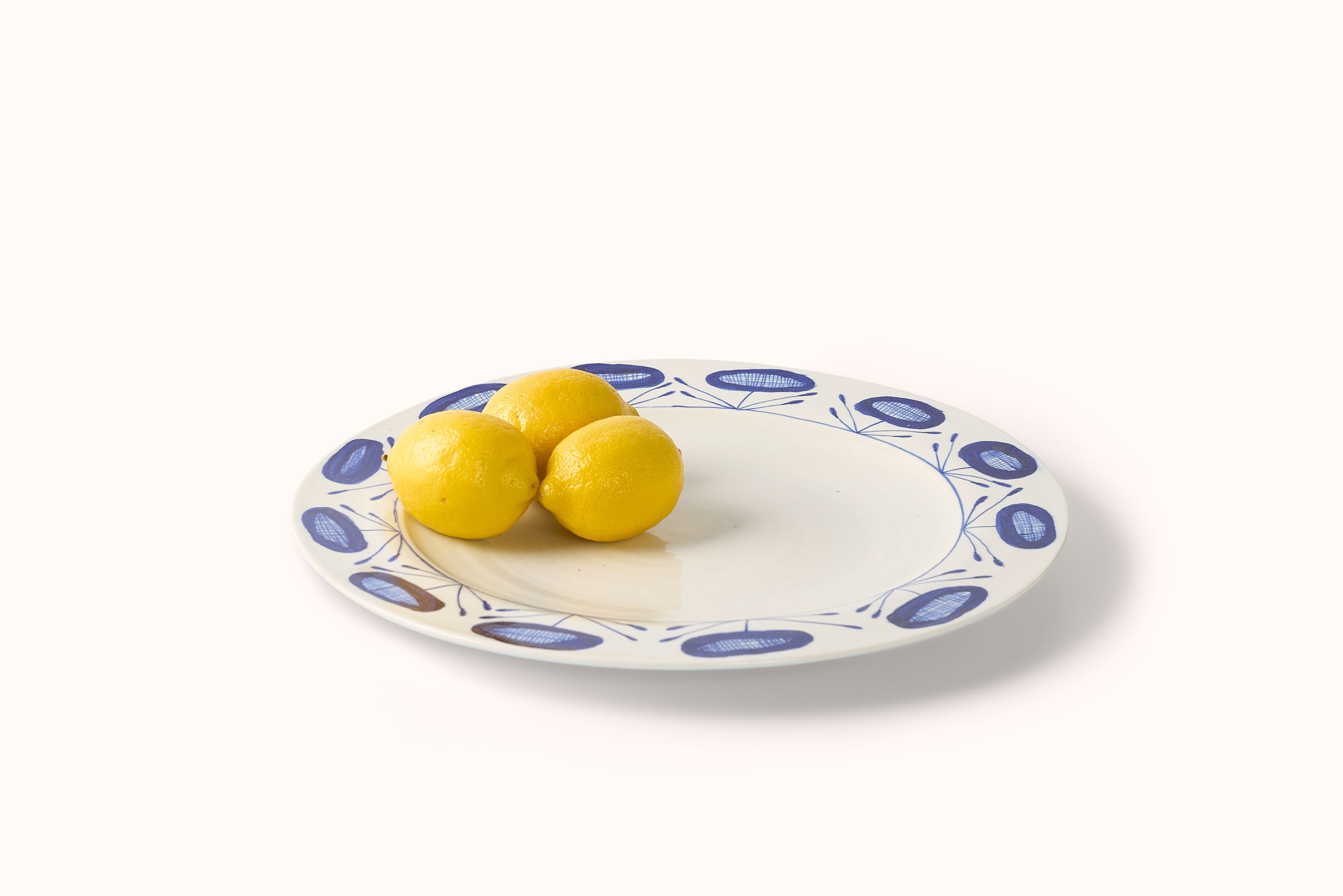 MG BY HAND ROUND PLATTER - POPPY