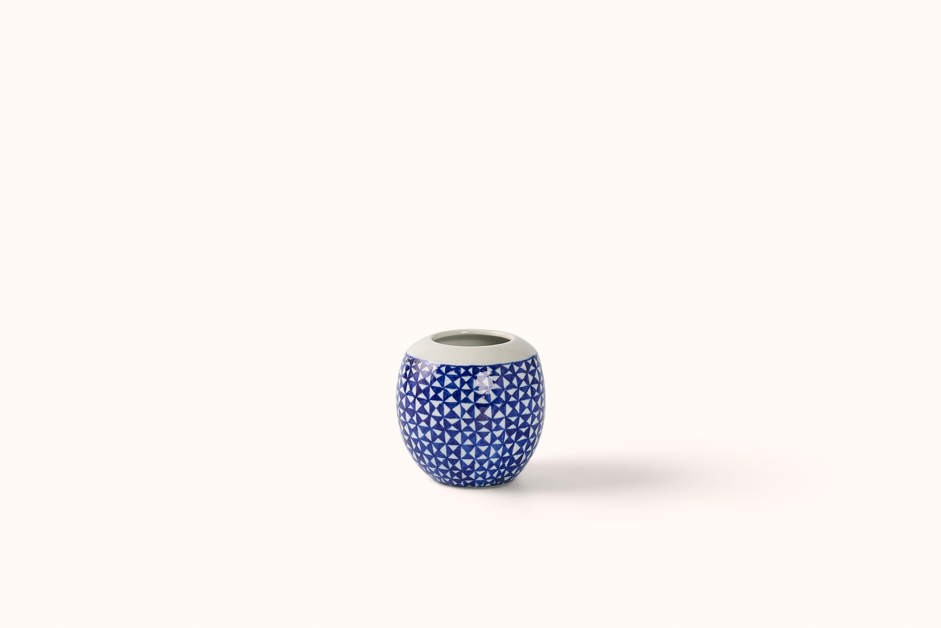 MG BY HAND ROUND VASE - TRIANGLE