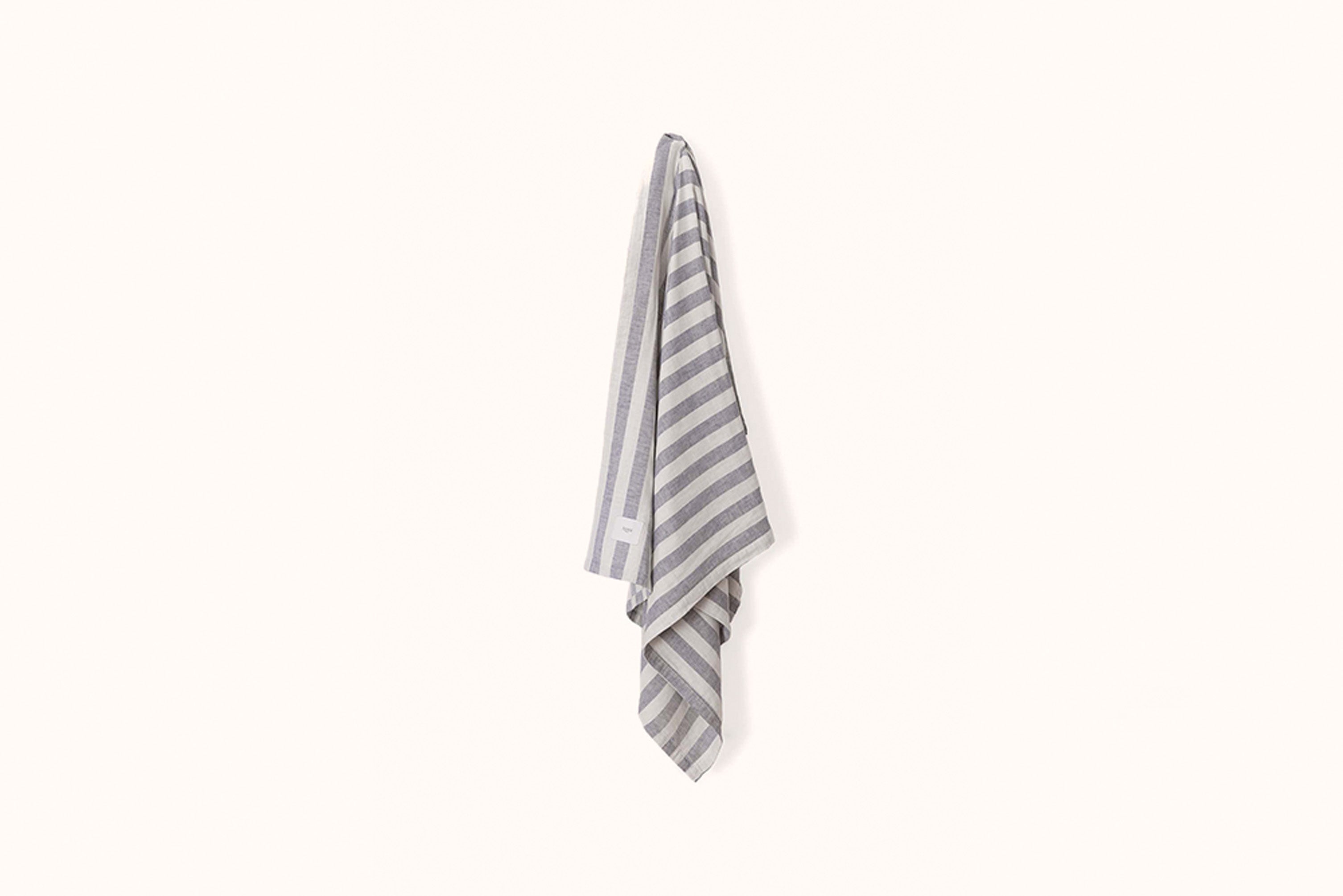 NIMU ROMA BLUE/WHITE PORTOFINO BEACH TOWEL