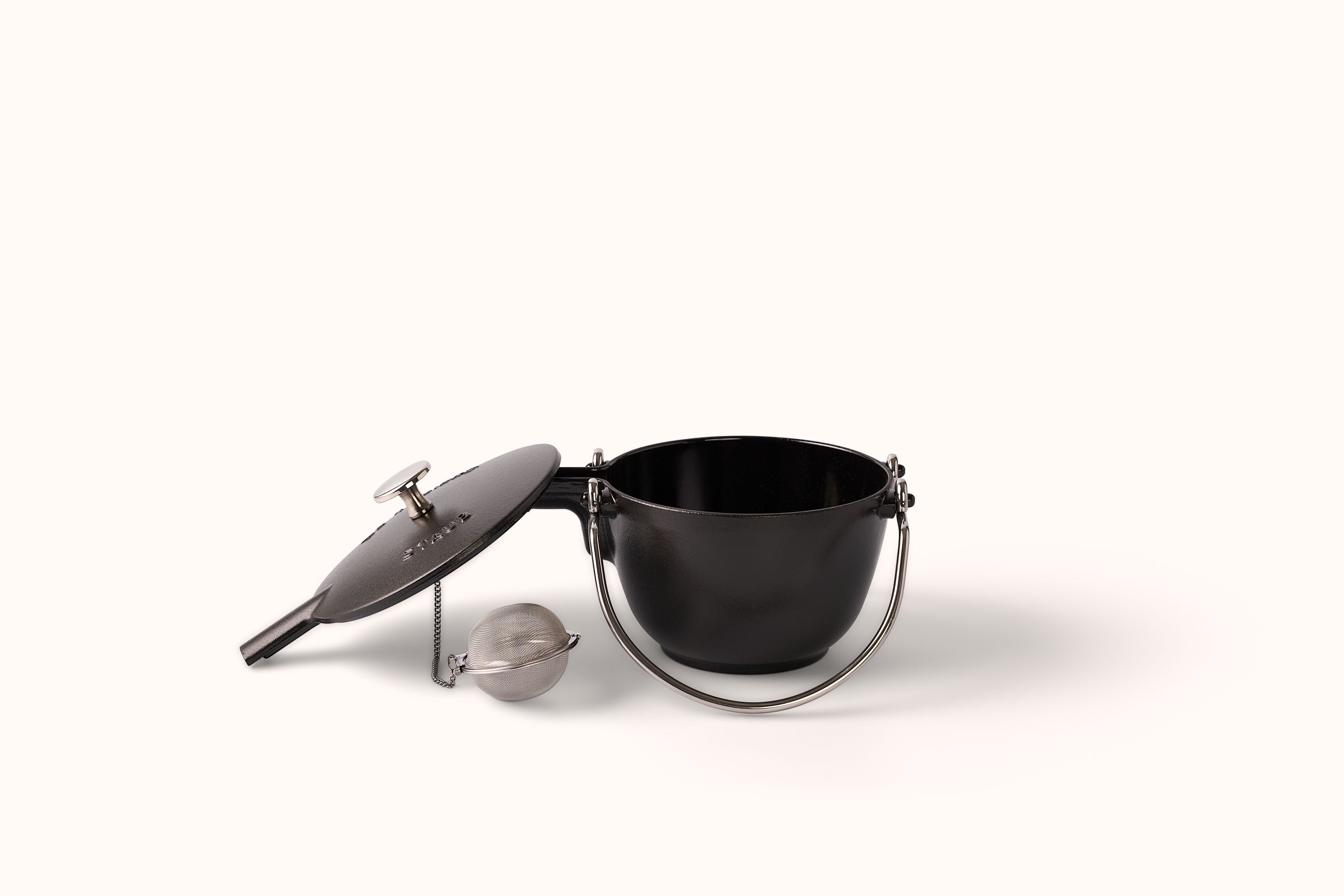STAUB 1.2 QT. TEA KETTLE - MATTE BLACK