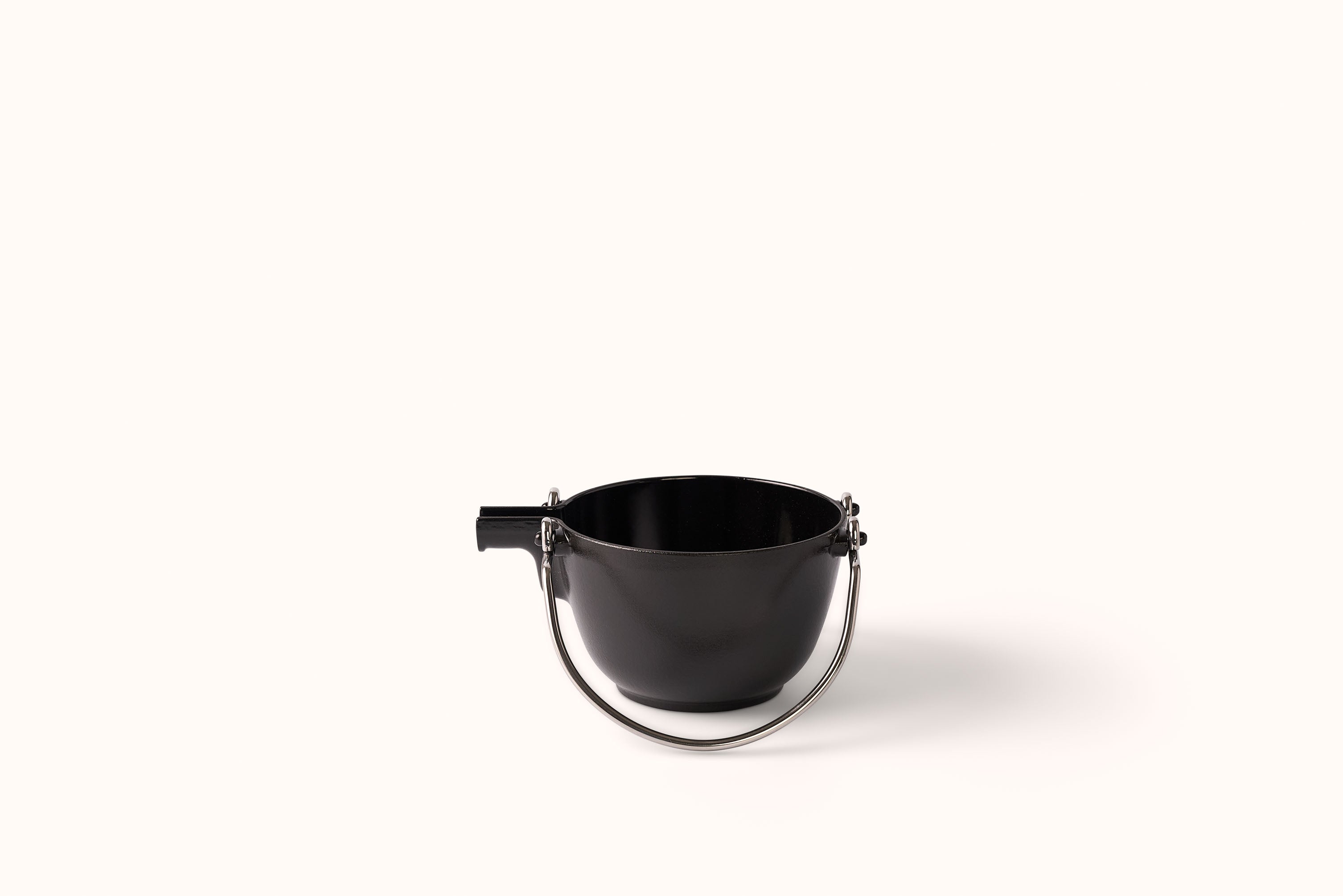 STAUB 1.2 QT. TEA KETTLE - MATTE BLACK