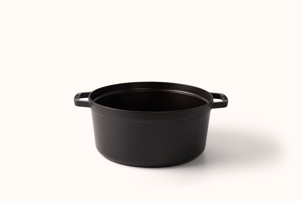 STAUB 9 QT. ROUND DUTCH OVEN - MATTE BLACK