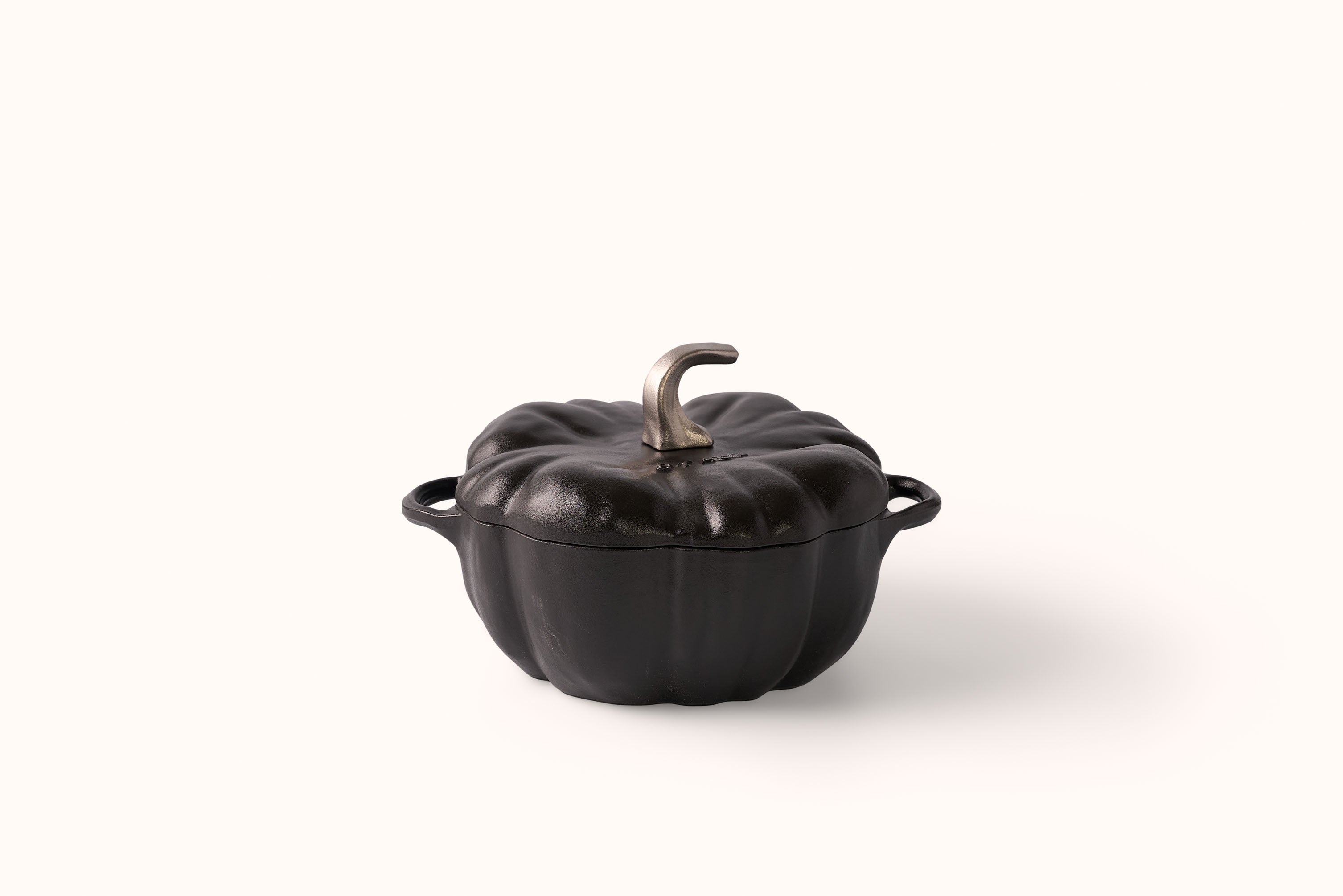 STAUB 3.5 QT. PUMPKIN DUTCH OVEN